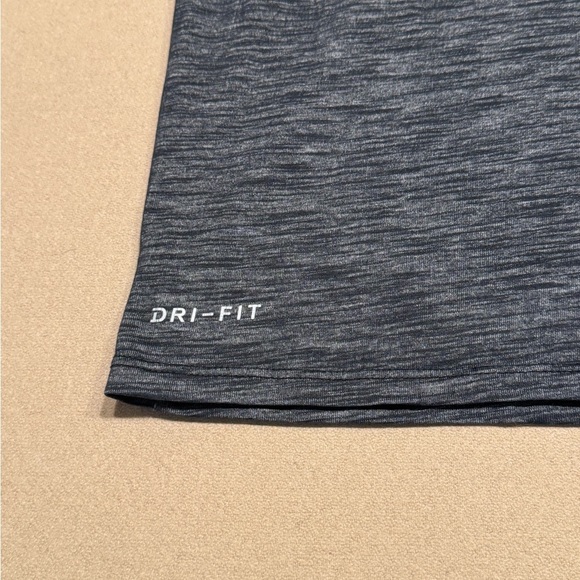 Nike Men's Gray Long Sleeve Athletic Top - Picture 3 of 7